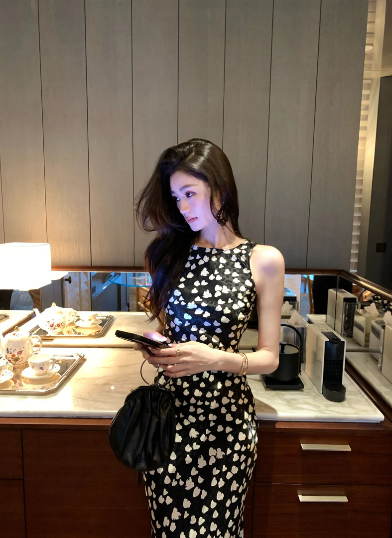 金南一  爱心图案无袖圆领三色连衣裙