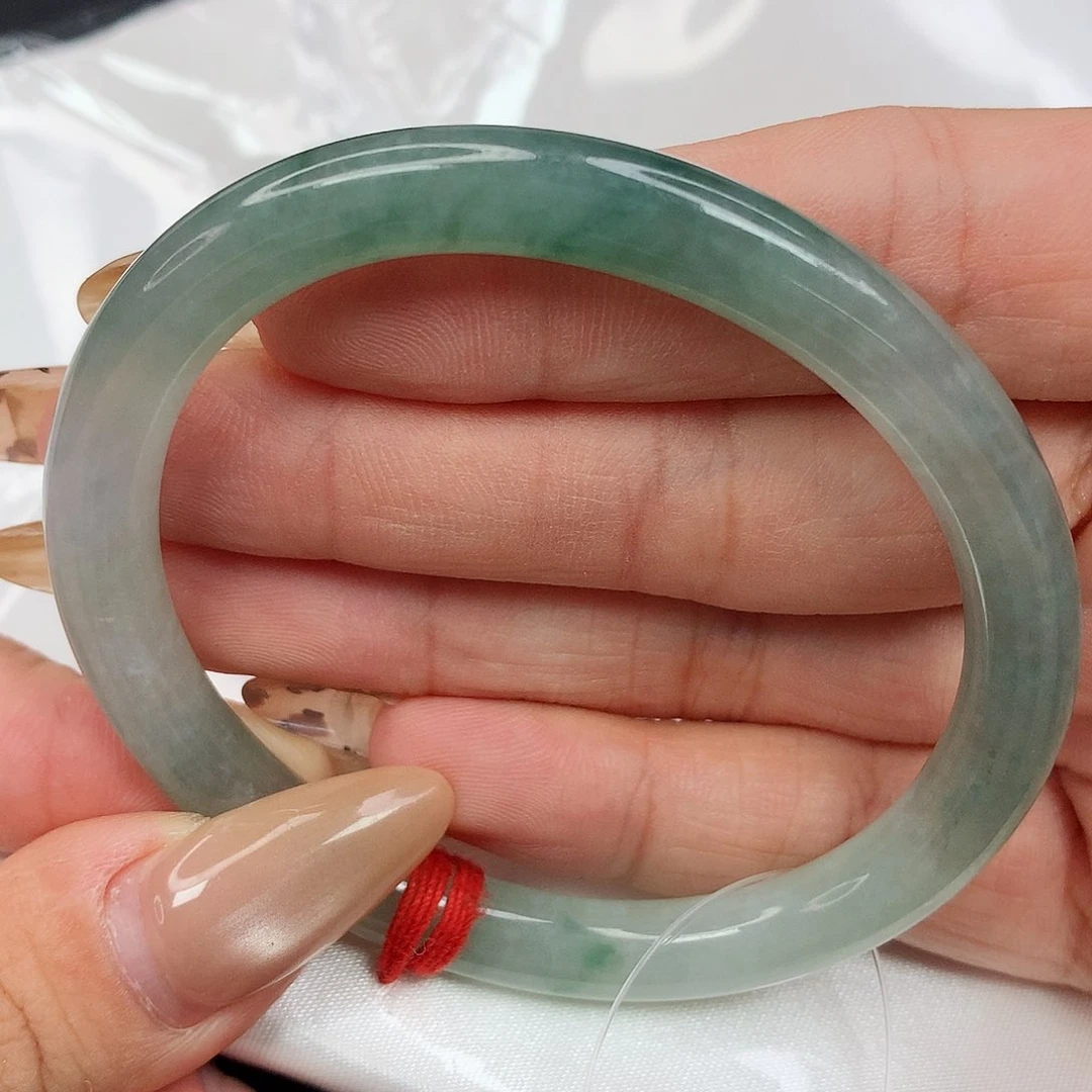 未镶嵌手镯（贵妃镯）翡翠1