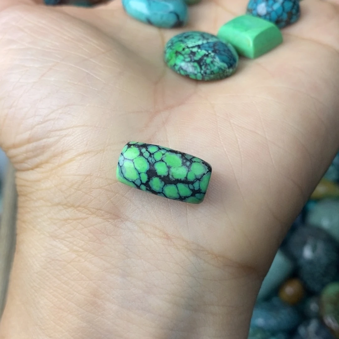 菜籽黄马鞍戒面一颗