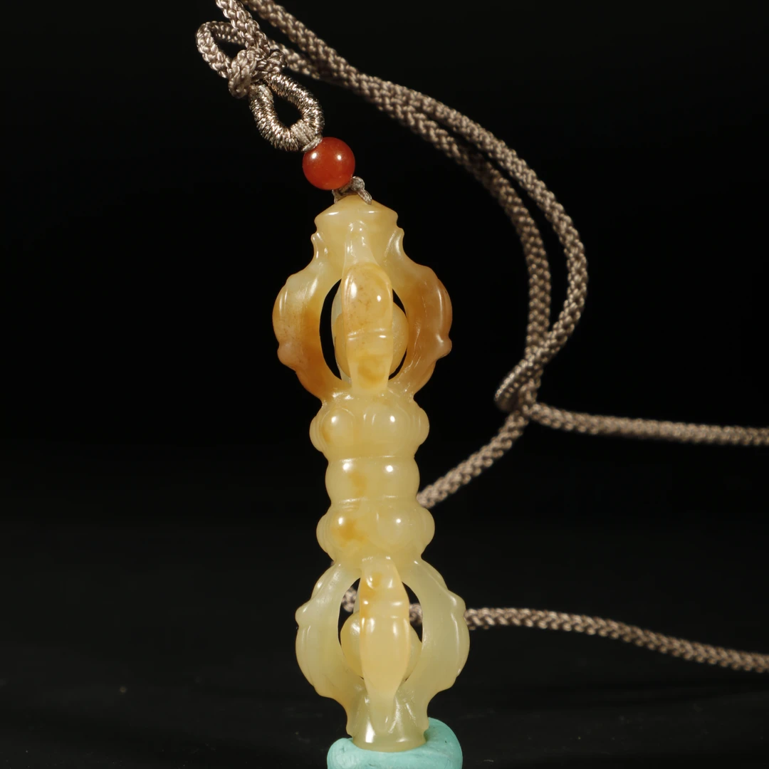 lot8818和田玉俏糖色降魔杵挂件/云南典藏