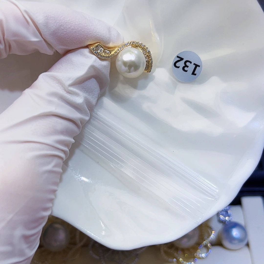 银S925镶嵌耳饰淡水珍珠