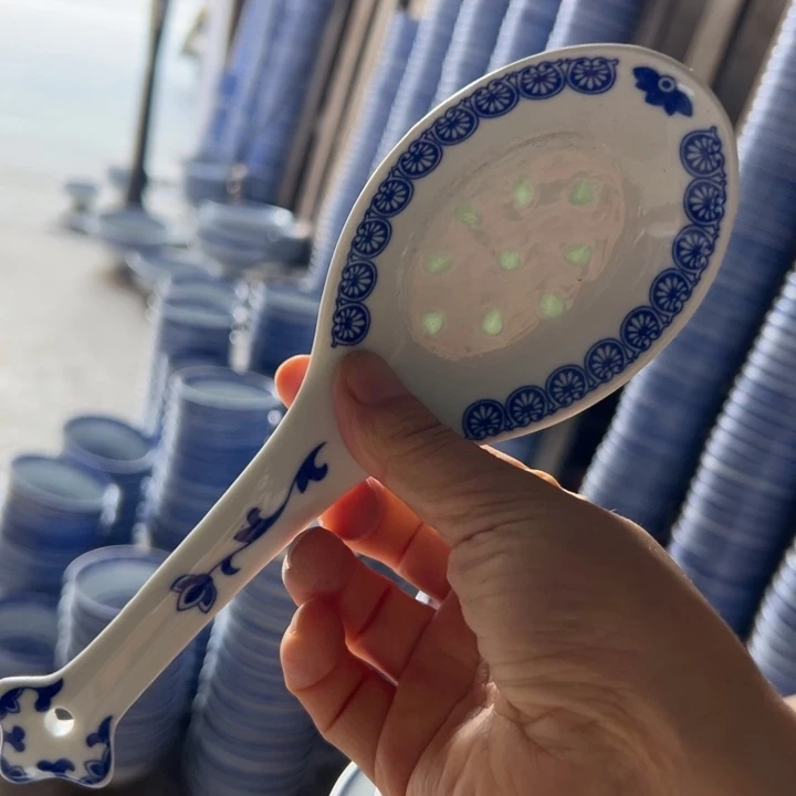 陶瓷青花玲珑大汤勺茶花