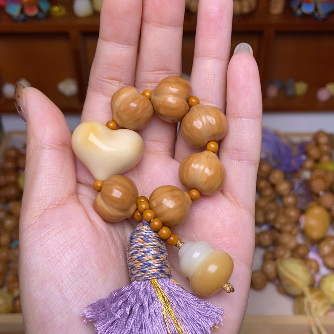 鲨***啦吊坠猴头核桃爱心屁桃手捻