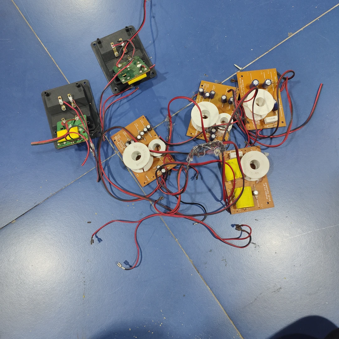 8新 CAV 二手威得利分频器，不带线材，不退不换。