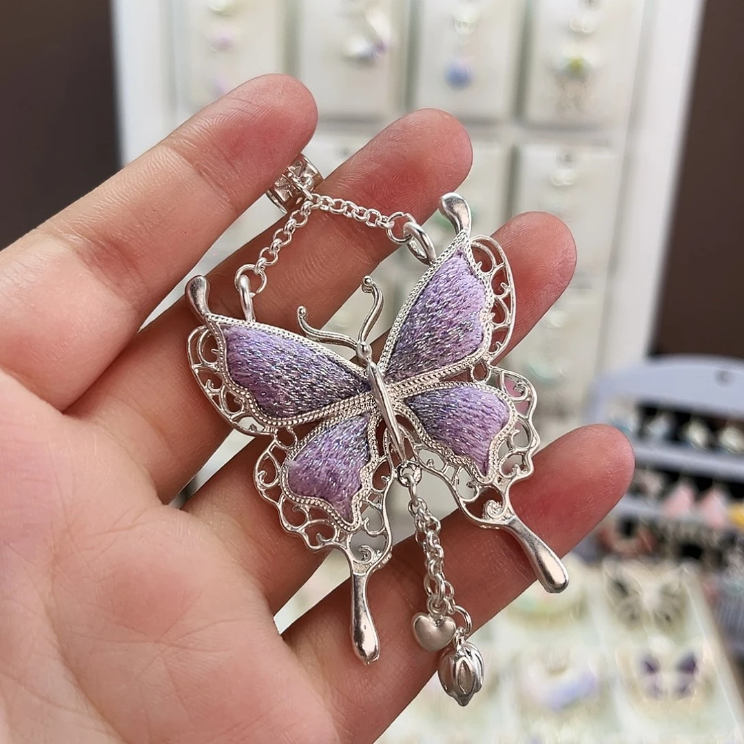 布艺合金蝴蝶吊坠