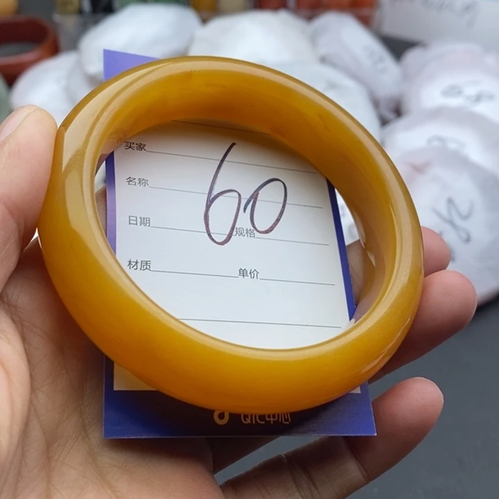 未镶嵌手镯石英质玉