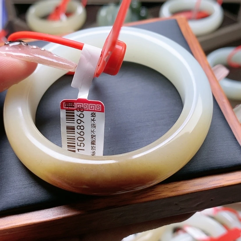 【闪购商品】和田玉手镯未镶嵌小*啊