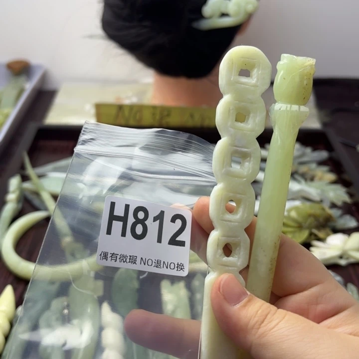 蛇纹石玉发饰合金湖
