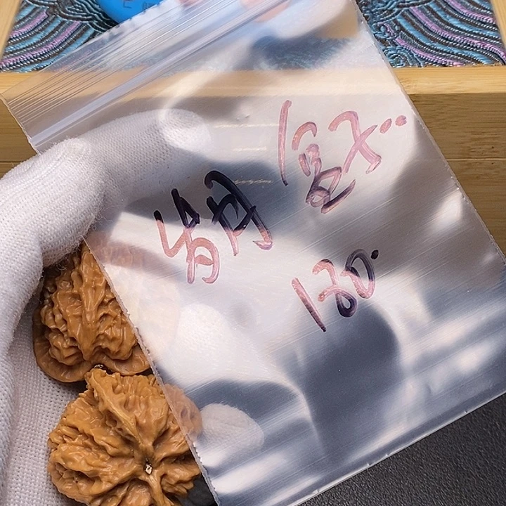 【闪购商品】文玩核桃把件?**月盒子5