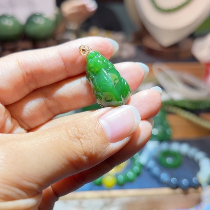 和田玉18K金镶嵌颈饰