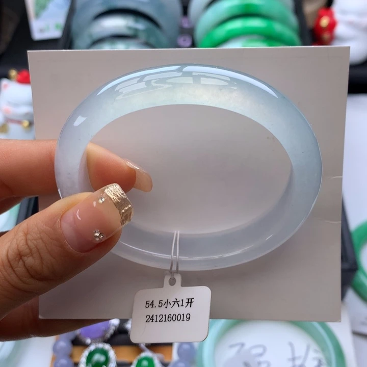 翡翠手镯未镶嵌贵妃