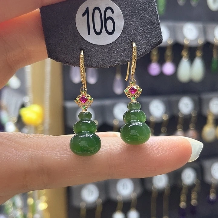 18K金镶嵌和田玉耳饰