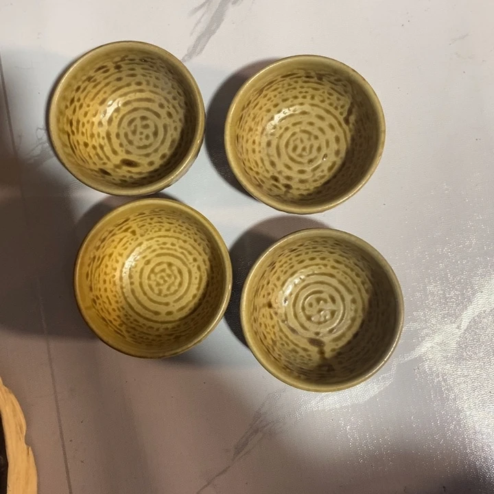 瓷片虎皮釉小碗4个，口径10厘米
