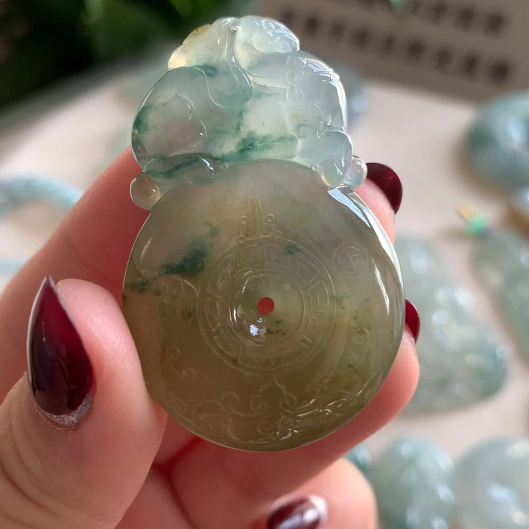 I****翡翠未镶嵌颈饰翡翠