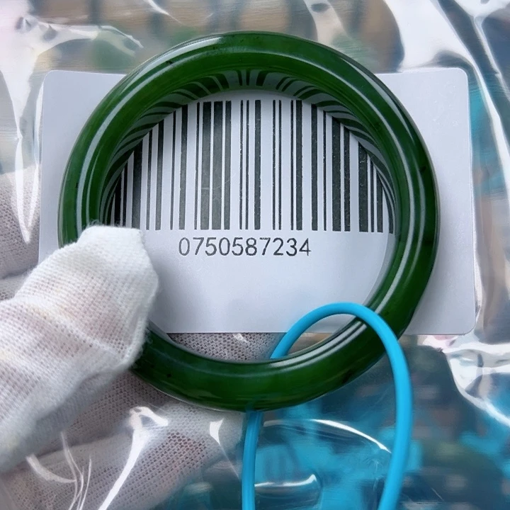 和田玉手镯未镶嵌微瑕51