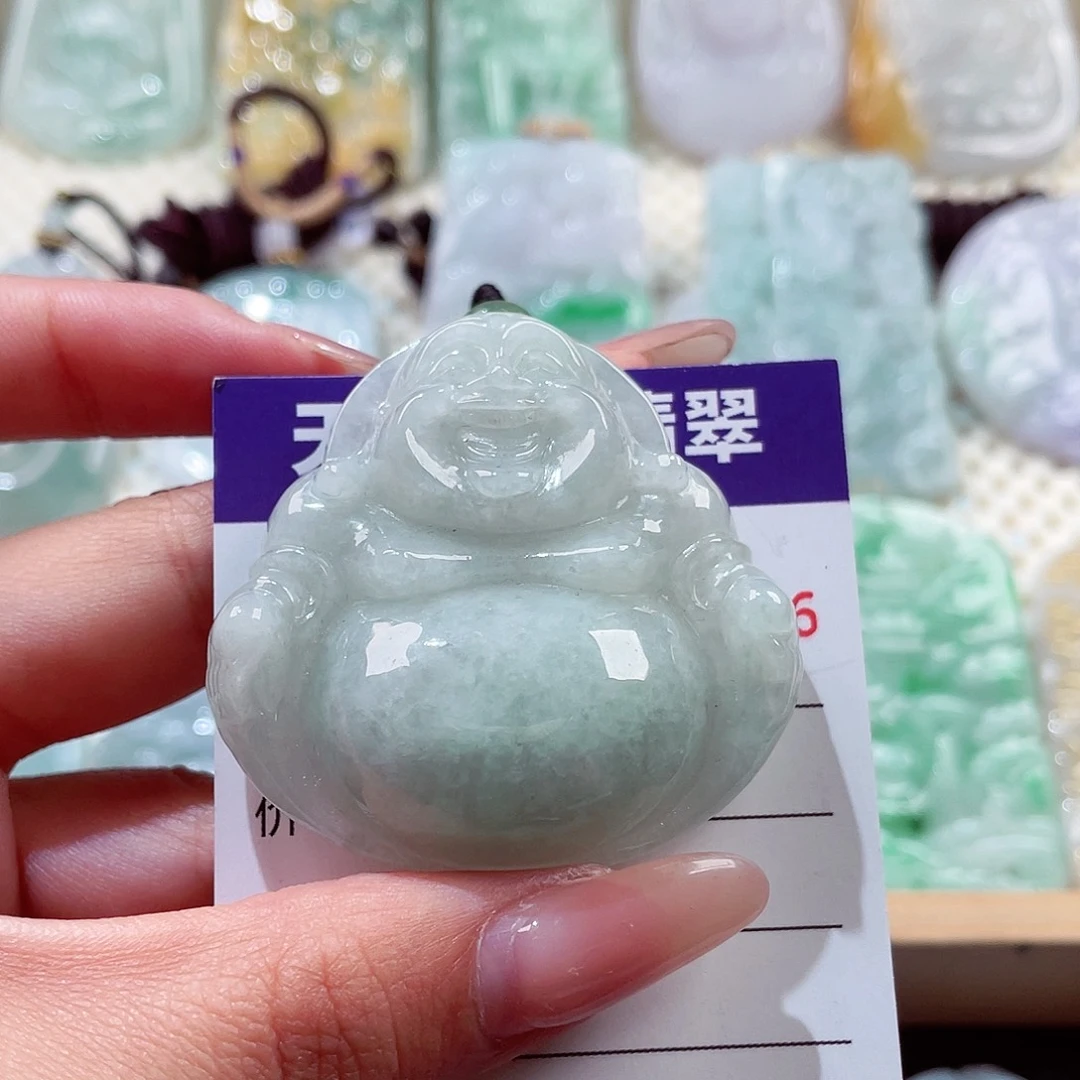 翡翠未镶嵌颈饰佛