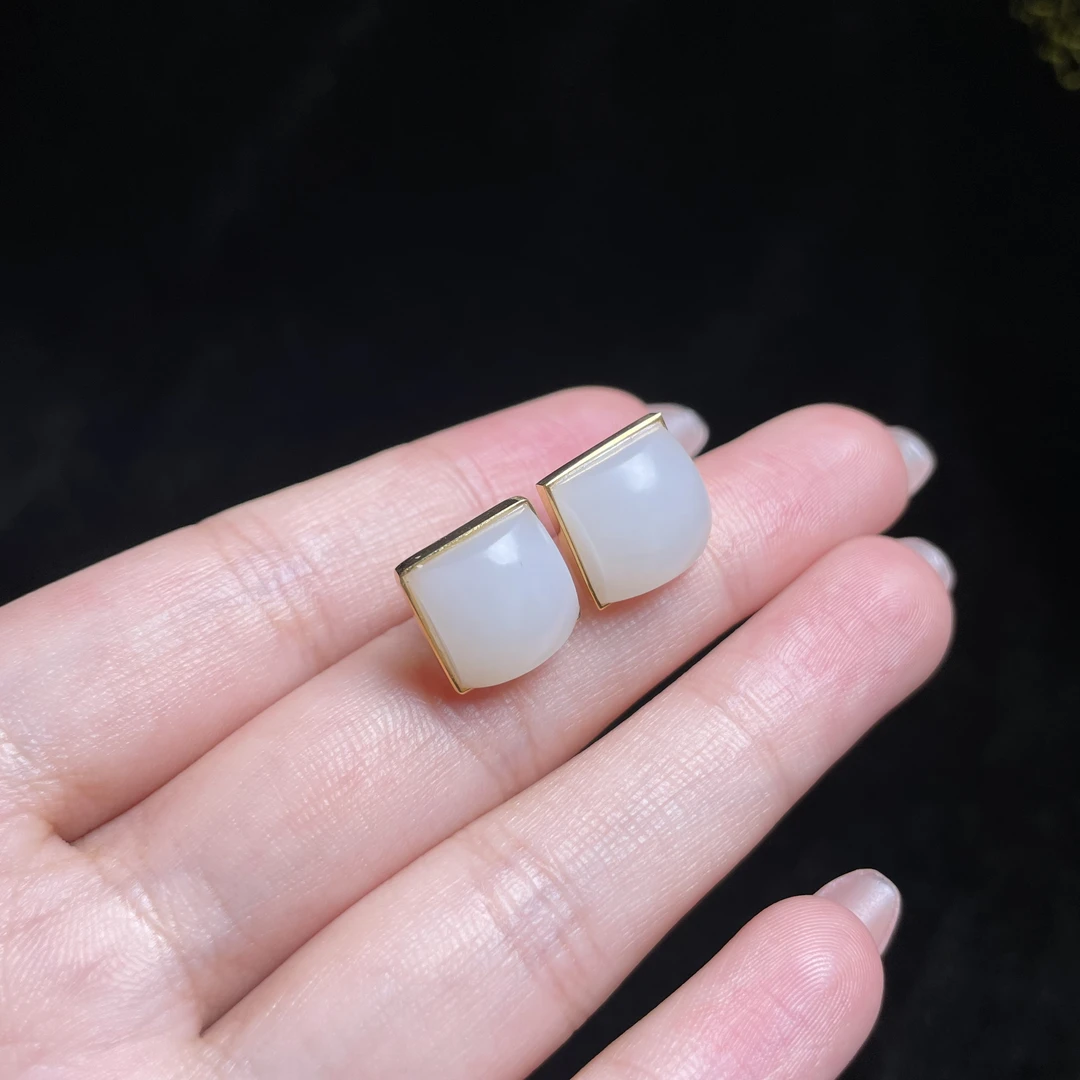 【玉总珠宝】18k和田玉白玉方形耳钉-约10*6mm多样性发一CAN3550066