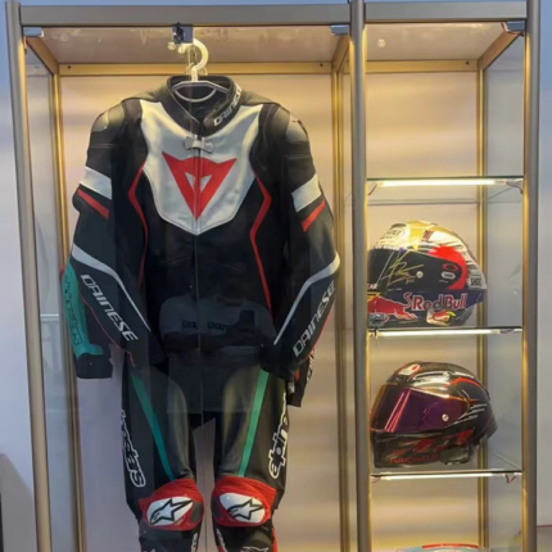 头盔展示柜 电摩配件展示柜 机车头盔收纳架 机车配件柜