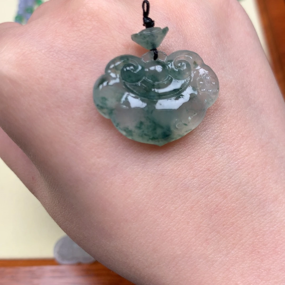 定制翡翠未镶嵌如意