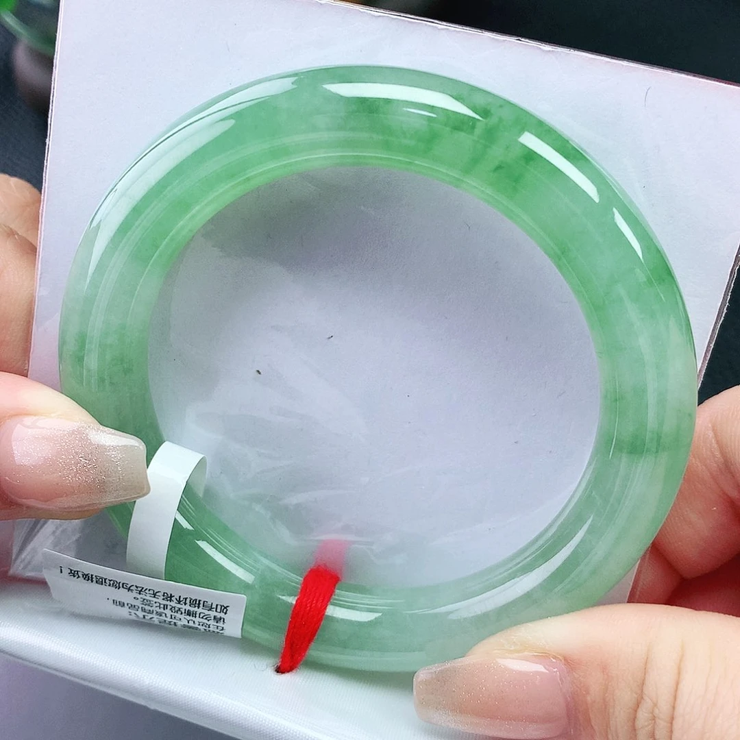 翡翠手镯未镶嵌54圈