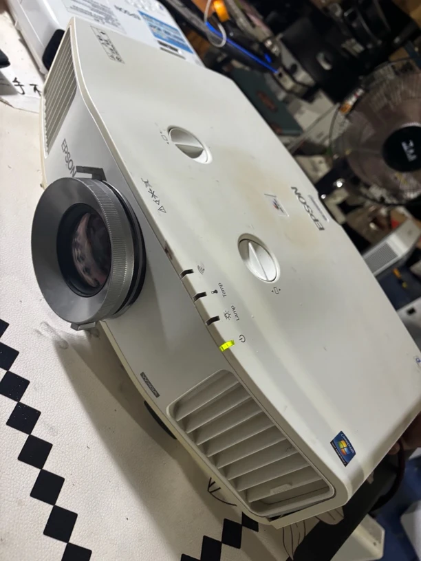 9新  二手 4500流明爱普生1280.800工程投影仪 运费自理