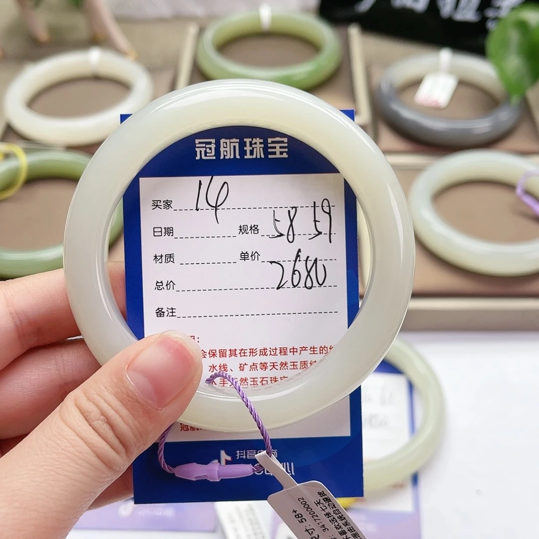 和田玉手镯未镶嵌