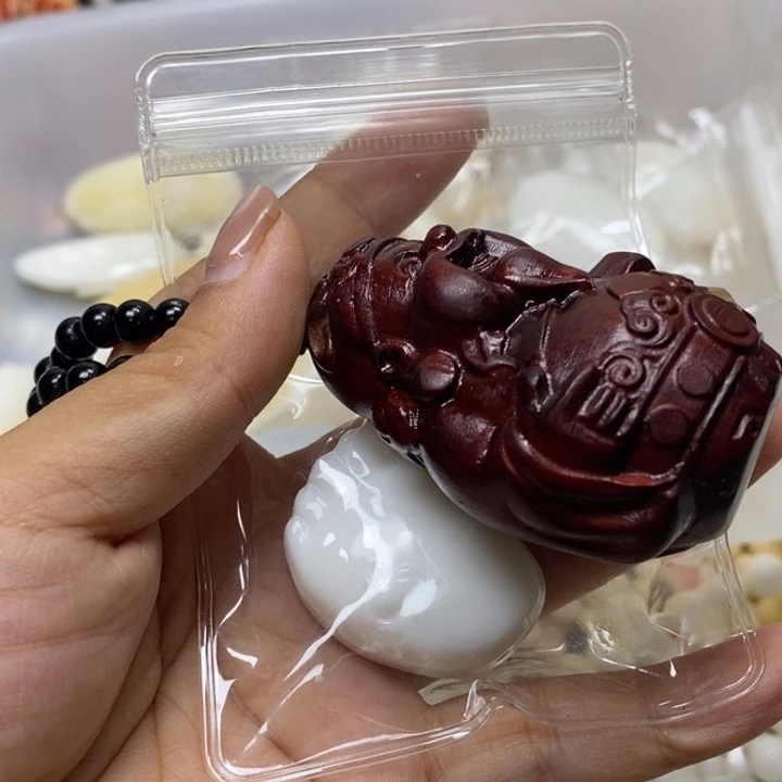 潘***拉乌木类花梨木，知足常乐吊坠