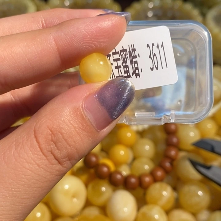 琥珀未镶嵌珠宝奇石3611