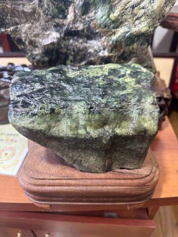 青岛崂山绿石纯天然天然石头海底深层的镶嵌石带老鸦金玉化的好