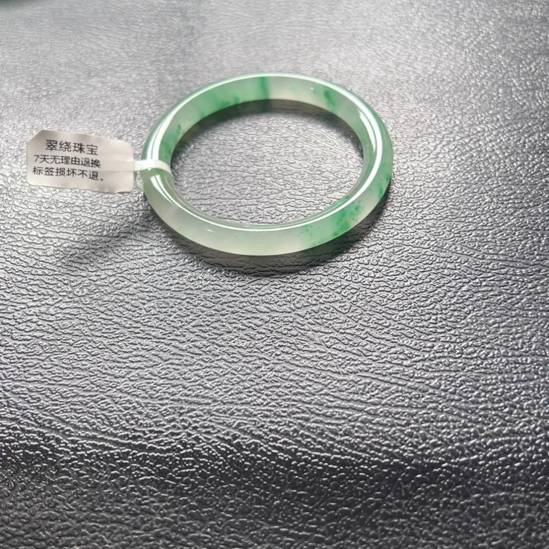 m****石英质玉（非洲翠）未镶嵌手镯