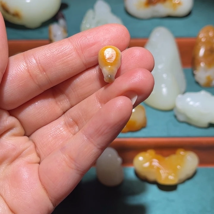 和田玉未镶嵌车挂