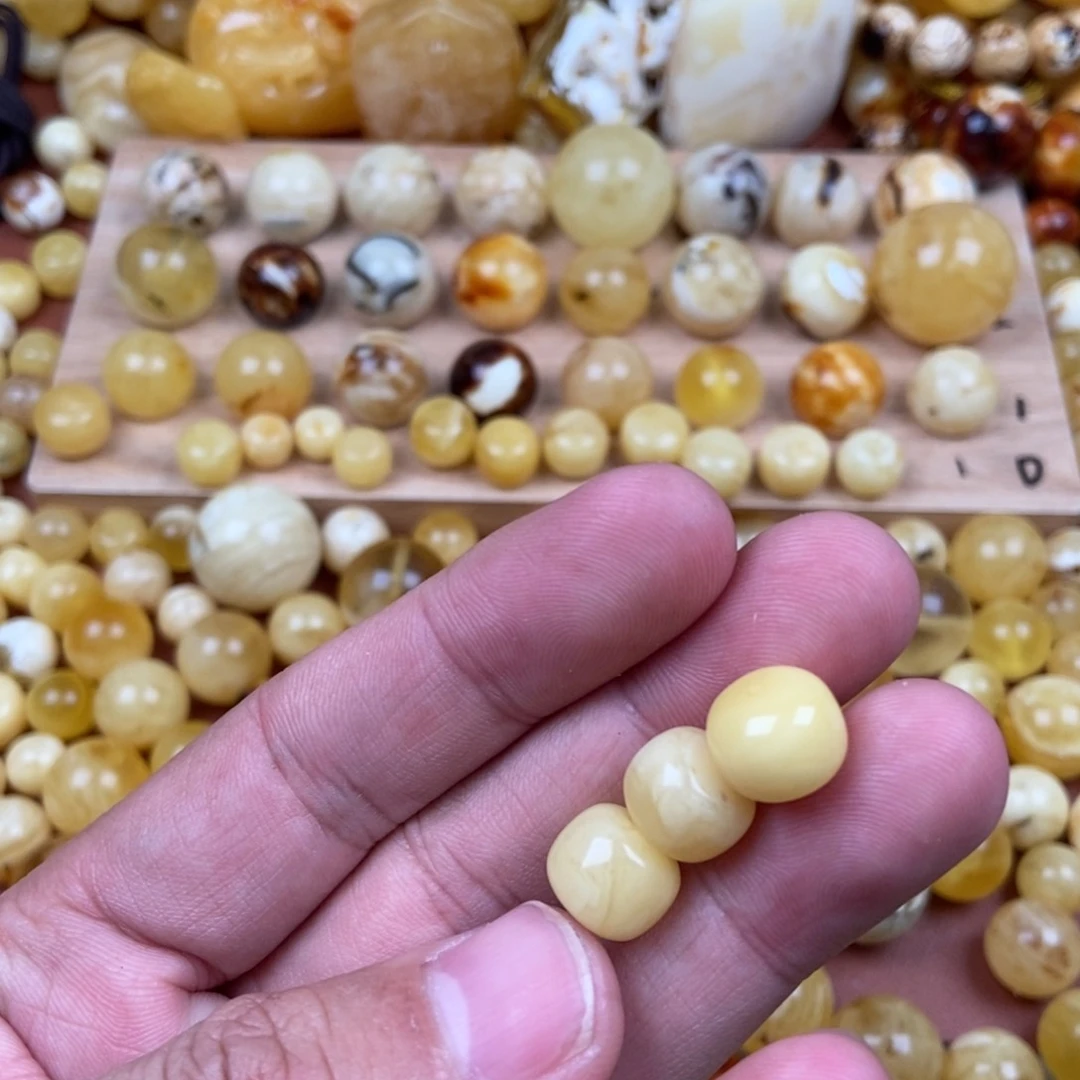 蜜蜡裸石未镶嵌小*金