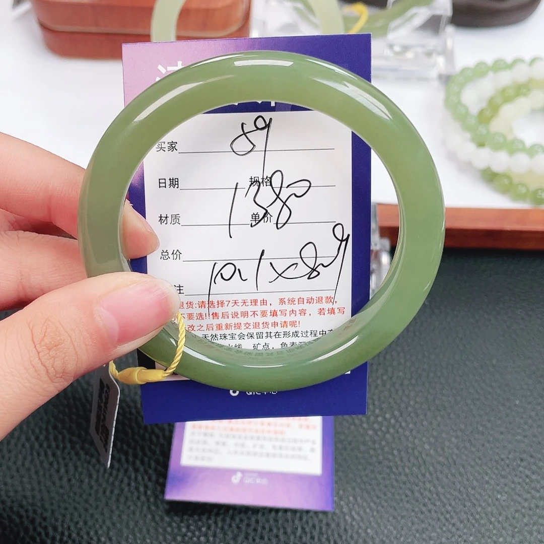 和田玉未镶嵌手镯