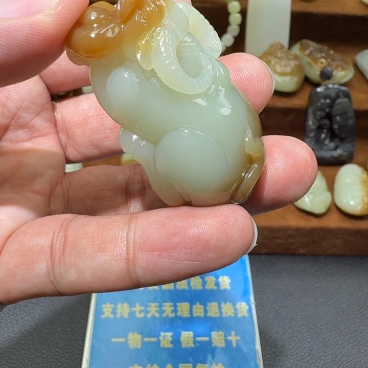 和田玉未镶嵌把件