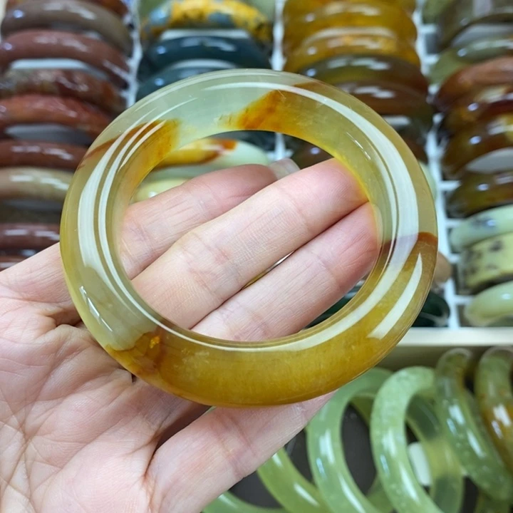 蛇纹石玉手镯未镶嵌