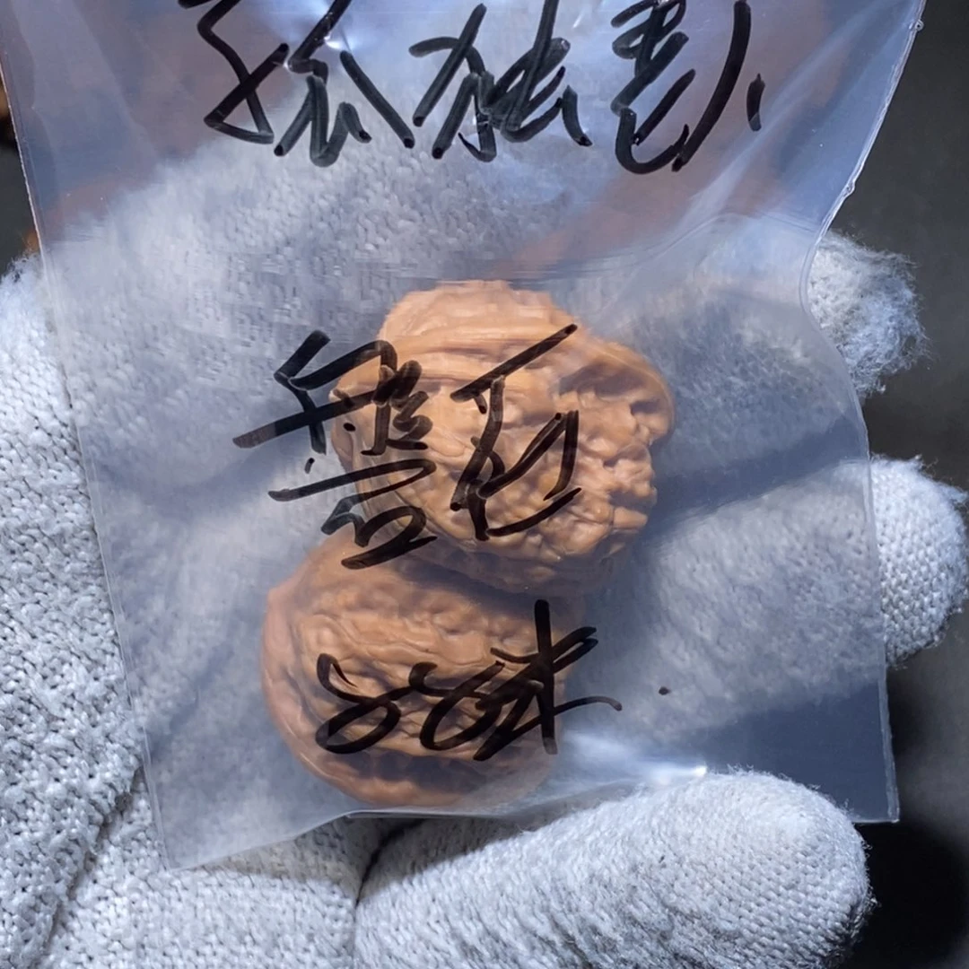 文玩核桃吊坠孤**人磐石