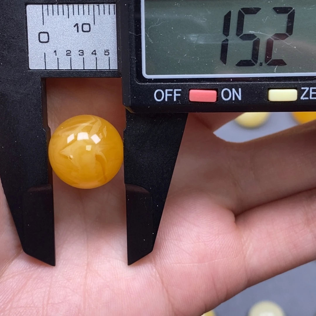 未镶嵌琥珀裸石纯天然