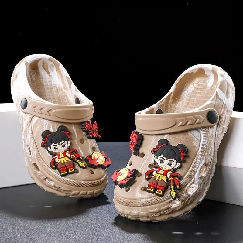 哪吒男孩凉拖鞋夏季2025新款儿童洞洞鞋室内包头防滑凉鞋宝宝男孩