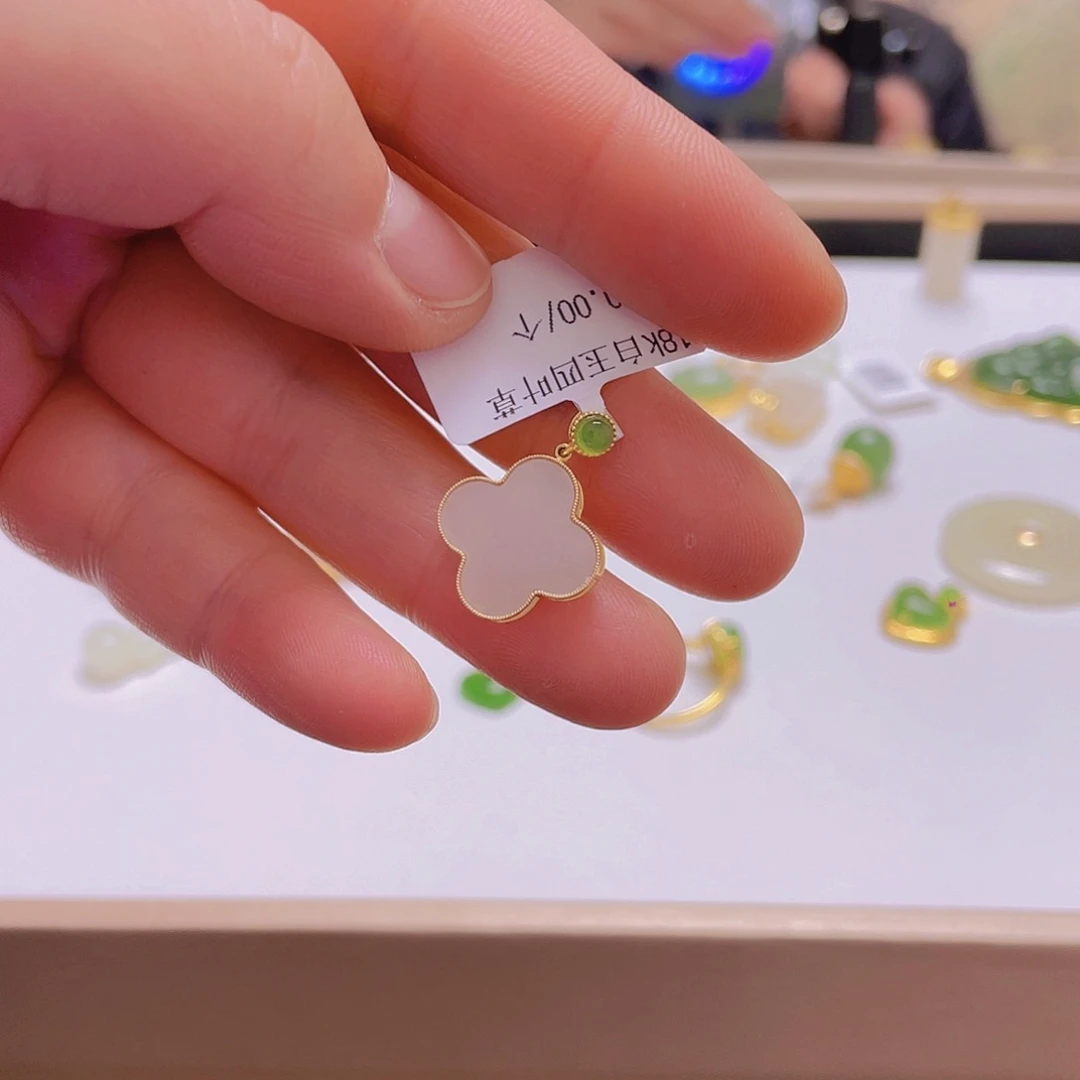 和田玉颈饰18K金镶嵌王*?