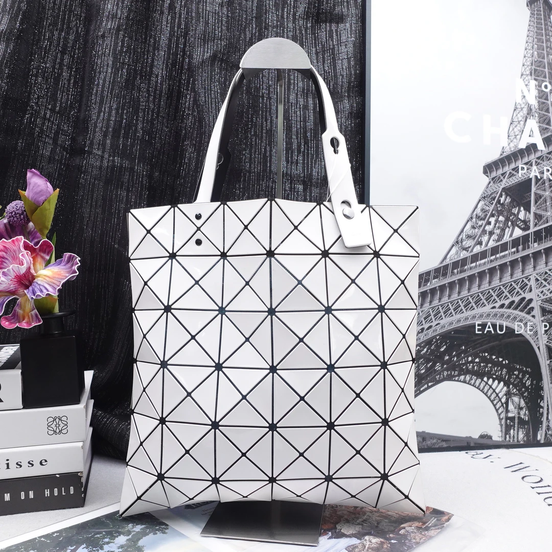 95新 Issey Miyake/三宅一生 单肩包/T10302760