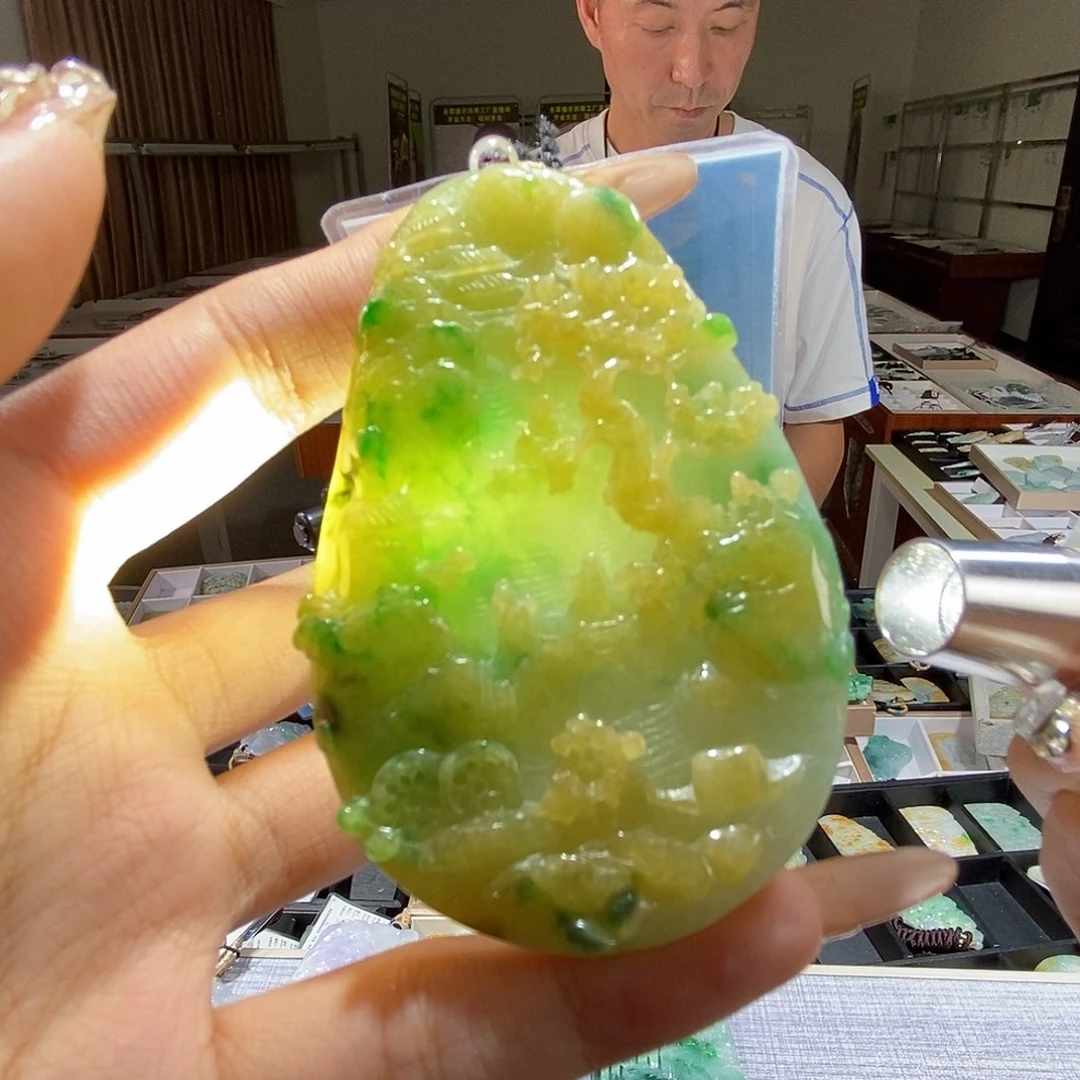 翡翠未镶嵌颈饰翡翠