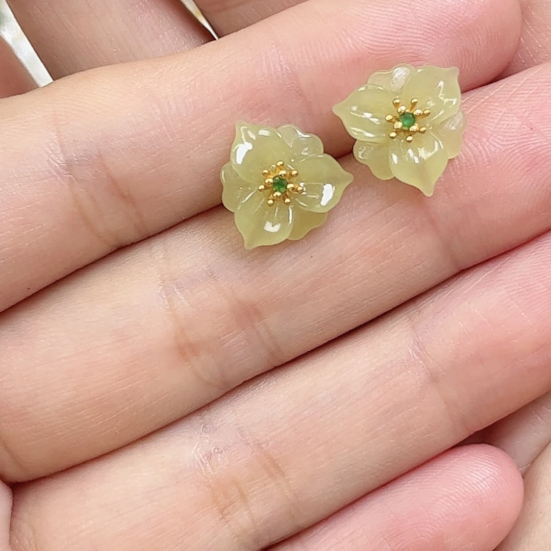 巧***莉和田玉银S925镶嵌耳饰