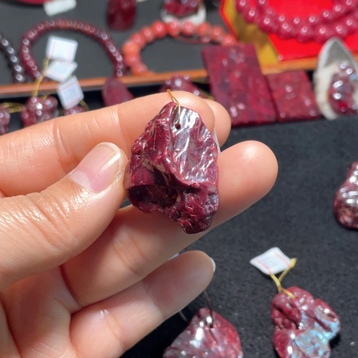 天然辰砂无根砂透光吊坠20克