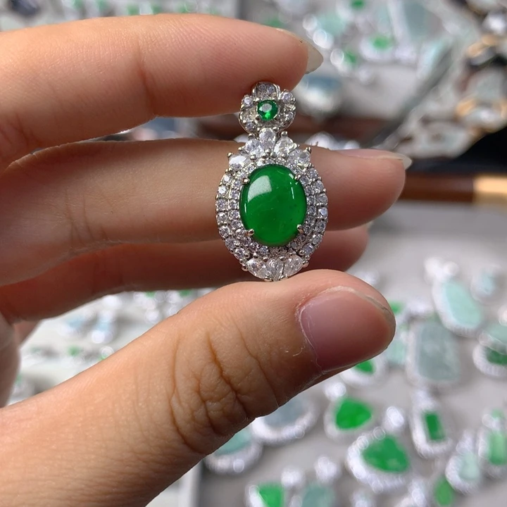 翡翠未镶嵌颈饰吊坠