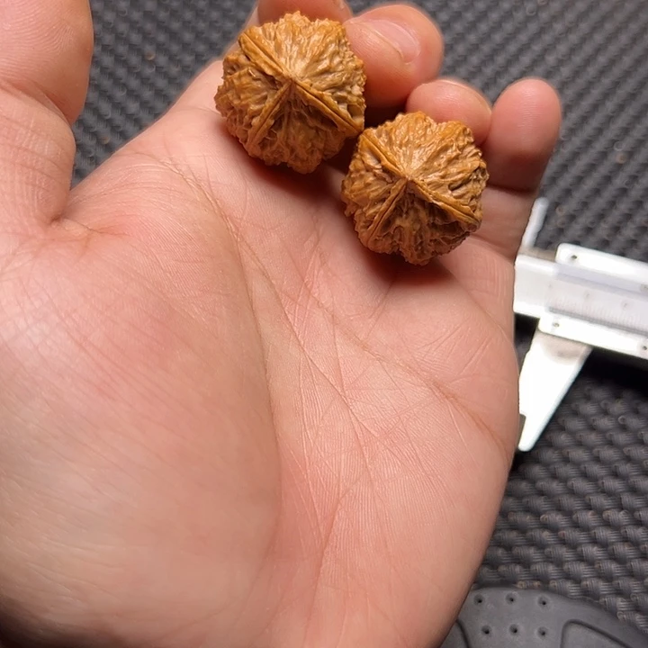 文玩核桃吊坠三棱