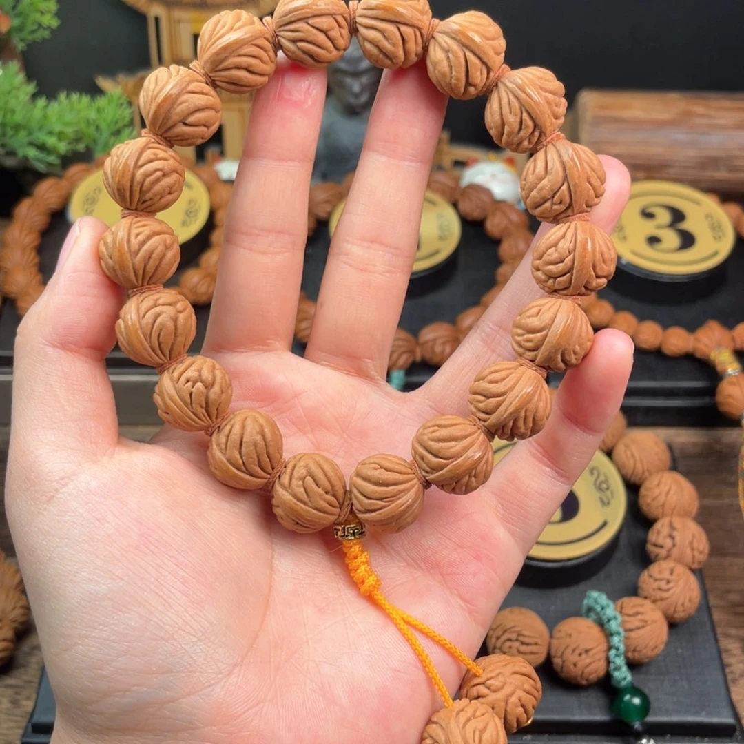 吊坠桃核祥云纹15手持