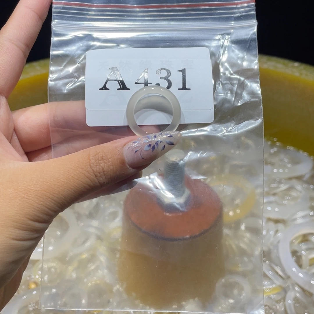 小***诚玛瑙/玉髓未镶嵌戒指