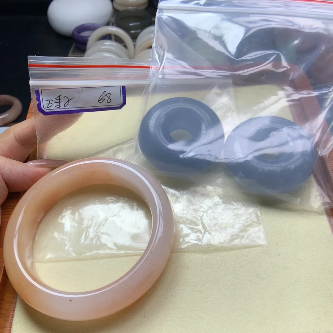 石英岩玉手镯未镶嵌没*恼