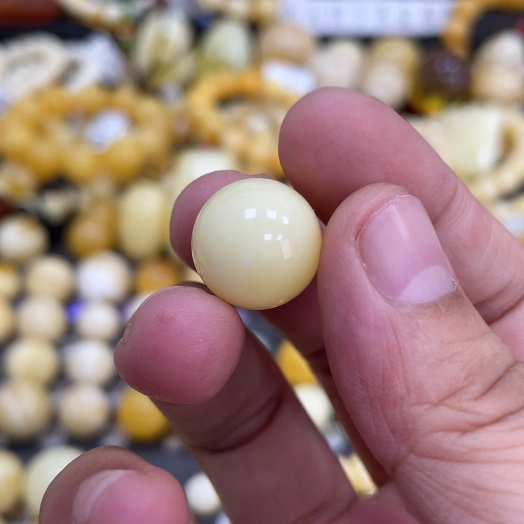 未镶嵌琥珀裸石14.6mm白花