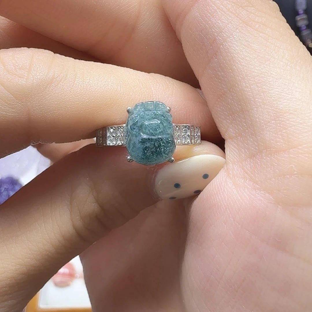 未镶嵌颈饰水晶少****?戒指